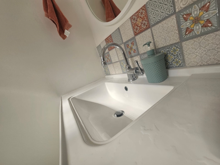 5 Bedroom Property for Sale in Stilbaai Wes Western Cape